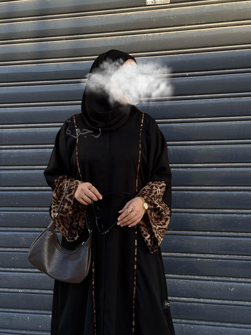 عباءة سوداء مع اضافة بالنمري